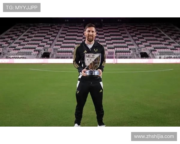 《国际足坛震荡 曼联引援大计曝光 梅西加盟MLS引发热议》